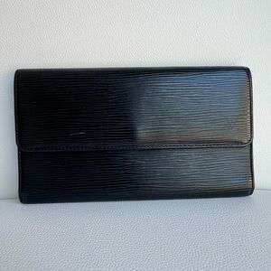 Authentic Louis Vuitton Epi Leather Wallet in Black